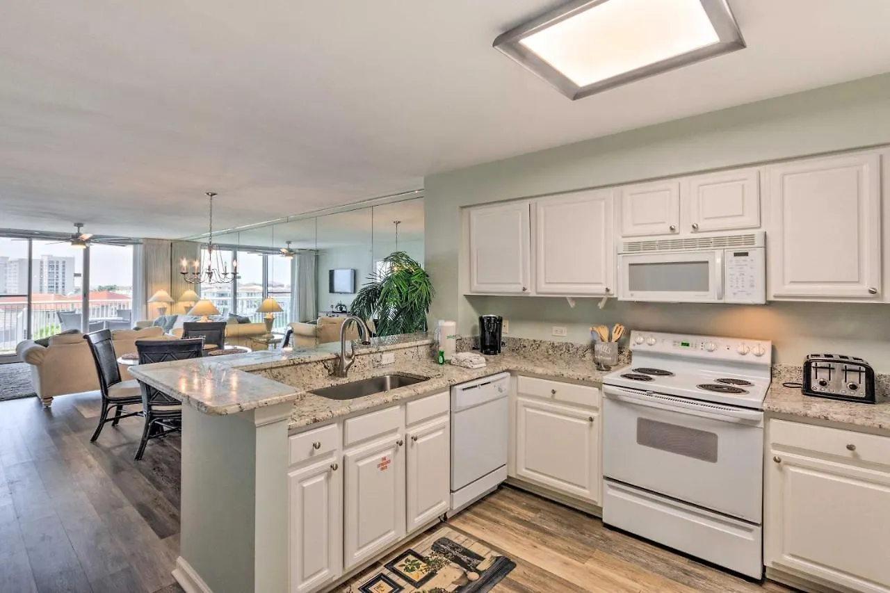 High-Rise Destin Condo With Balcony And Pool View Διαμέρισμα