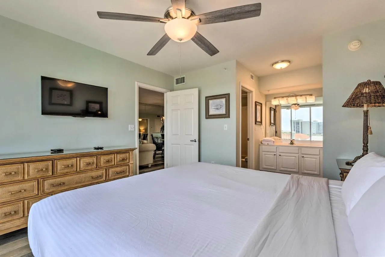 High-Rise Destin Condo With Balcony And Pool View
